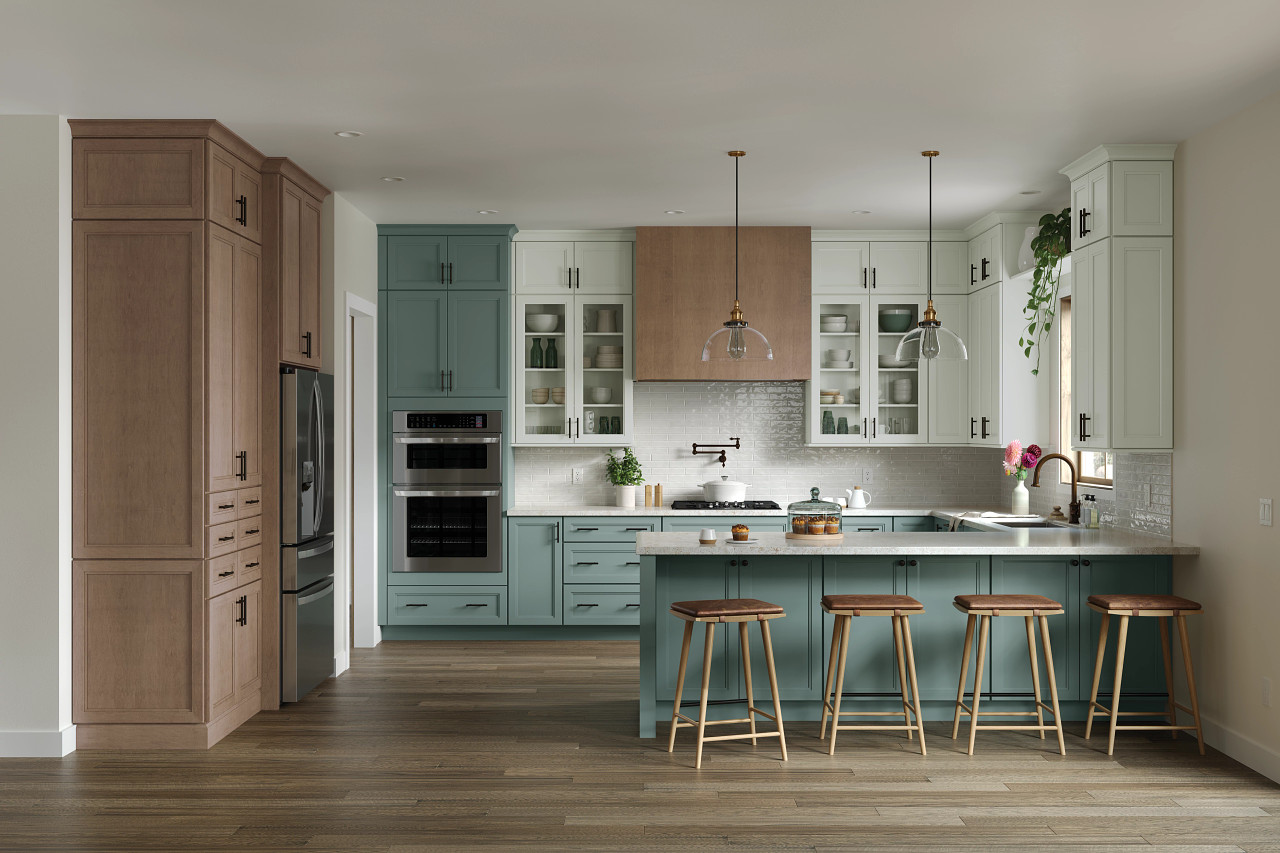 KM_V_Taft_2024_Set5_RS001 G-Shaped Kitchen Layout with Cabinetry Storage